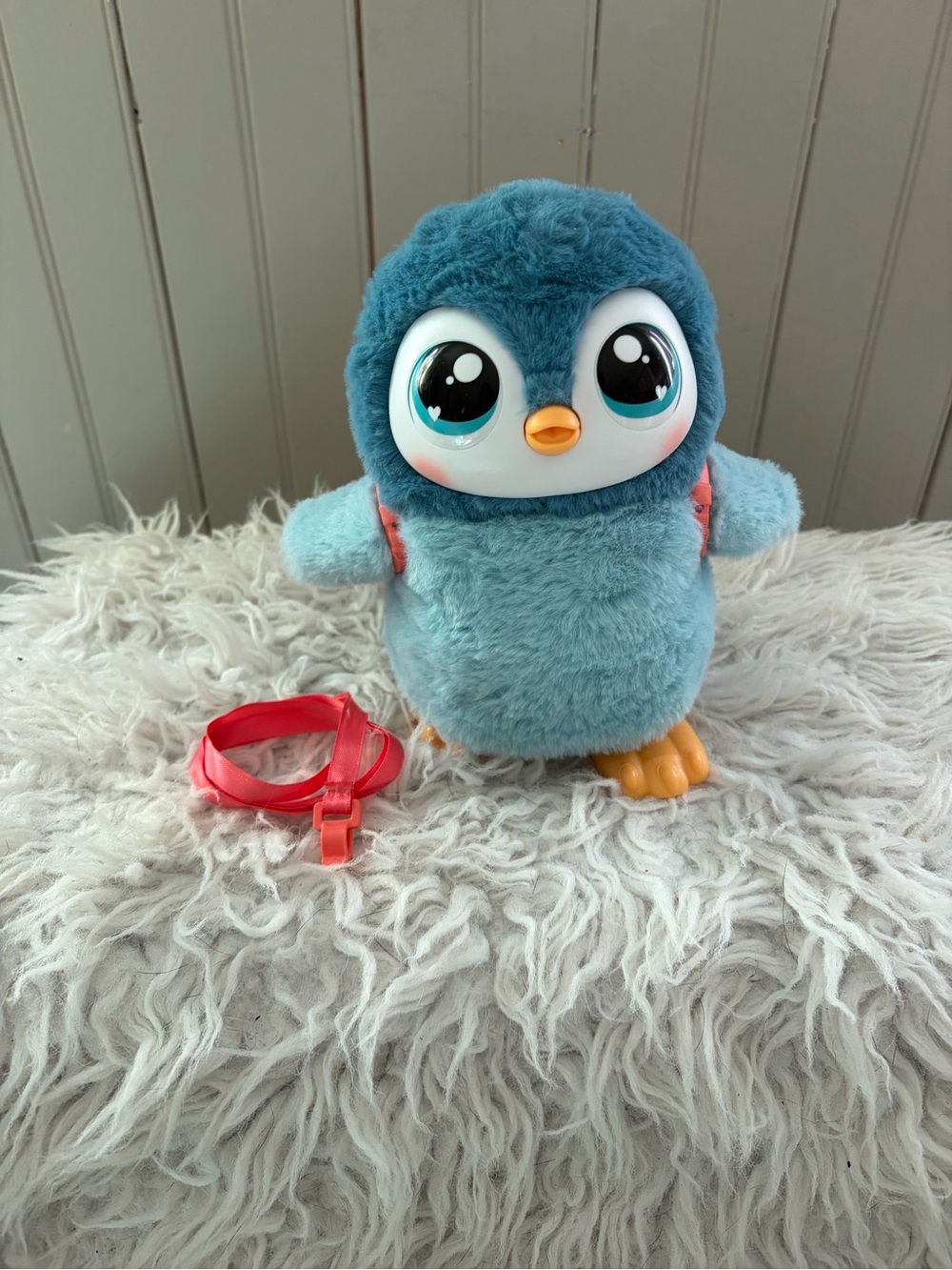 Little Live Pets: Walking Penguin and makes sounds